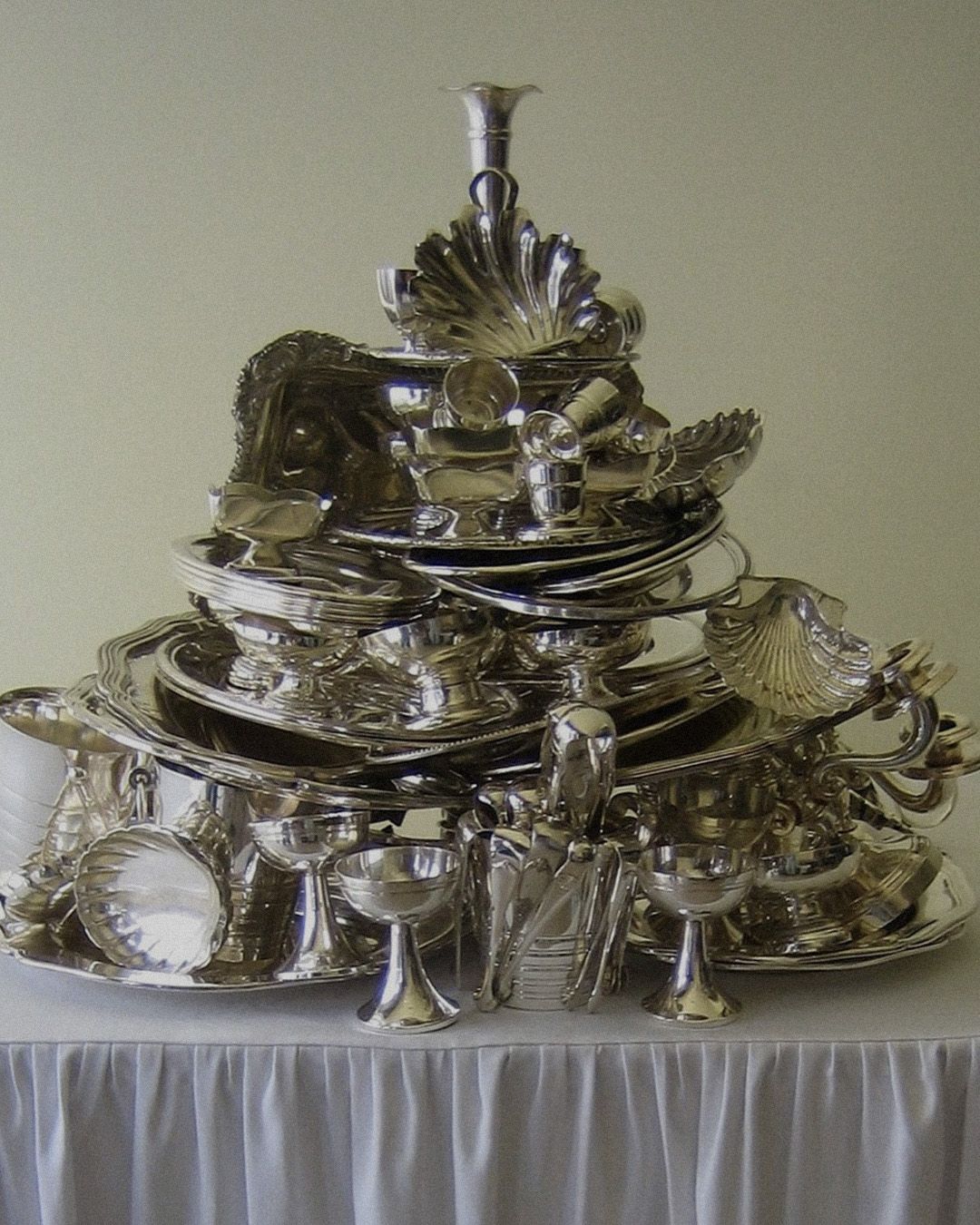 Why Renting Tableware Makes Sense for Your Next Gathering